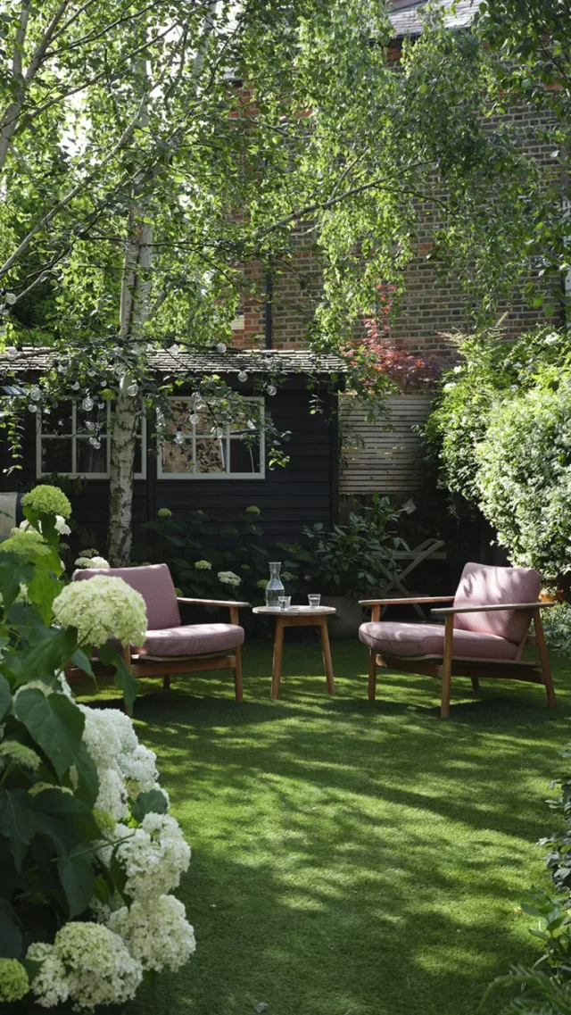 come creare un giardino ecologico: un'area relax in un giardino ombreggiato