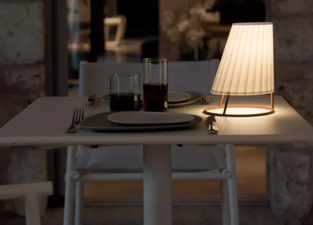 come progettare l'illuminazione del giardino: lampada da tavolo esterna