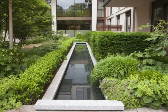 come rendere un giardino moderno: acqua