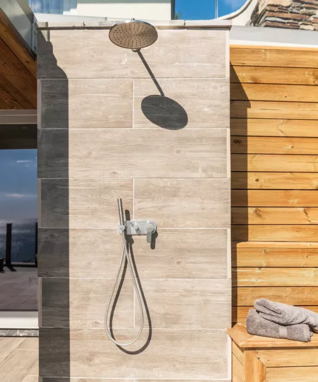 doccia esterna ad Amaia da Unique Homestays