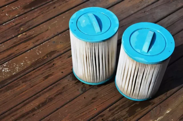 filtri per vasca idromassaggio sul decking