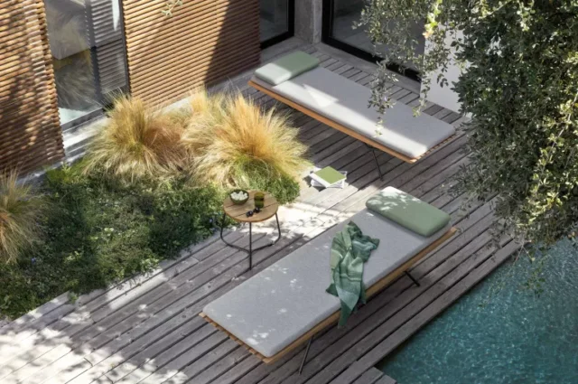 idee di mobili da giardino: Go Modern Furniture sedie a sdraio a bordo piscina