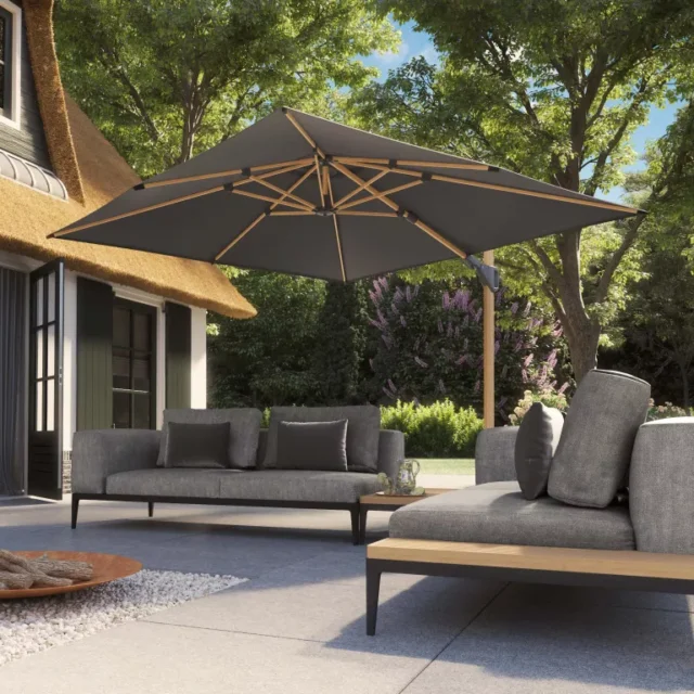 idee divano all'aperto: divano e ombrellone