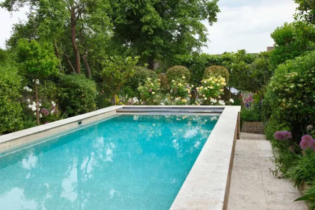 idee giardino a più livelli: piscina