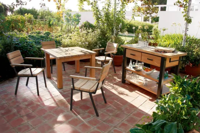 idee mobili da giardino: set da pranzo in teak di Barlow Tyrie