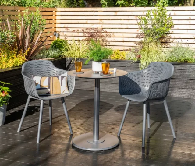 idee tavolo da giardino: set bistrot grigio