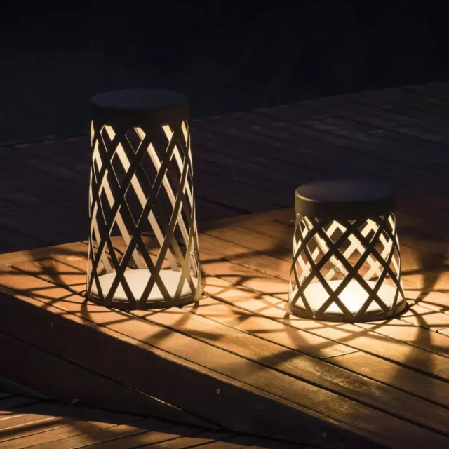 patio illuminazione idee: lanterna a LED in pizzo di calce